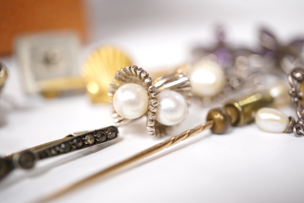 A small quantity of assorted mainly costume jewellery and other items, including a paste set buckle, two cut steel ornaments, a 10k and cultured pearl set ring, enamelled pencil, tortoiseshell lorgnettes, an Edward I Iri
